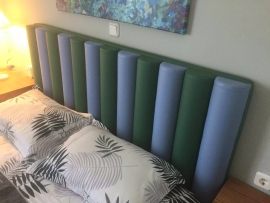 Κεφαλάρι κρεβατιού "Rainbow" σε γαλάζιο και πράσινο τεχνόδερμα